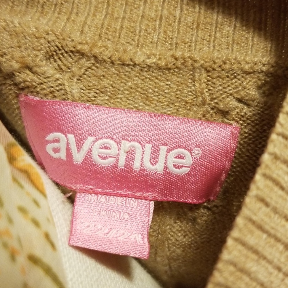 Avenue Ladies Sweater!  Like New! - Picture 5 of 8